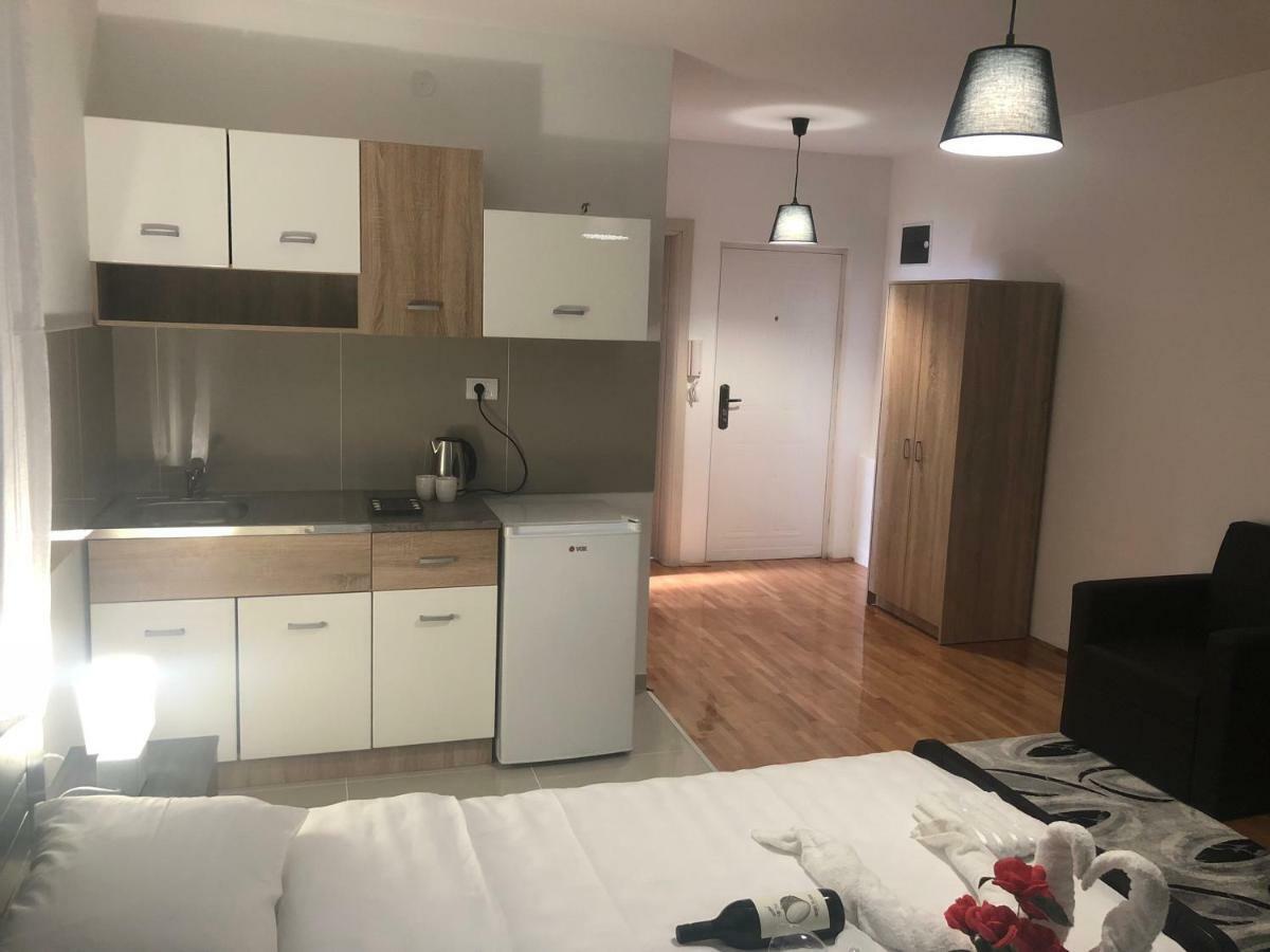 Airport Rest Apartments Belgrado Exterior foto
