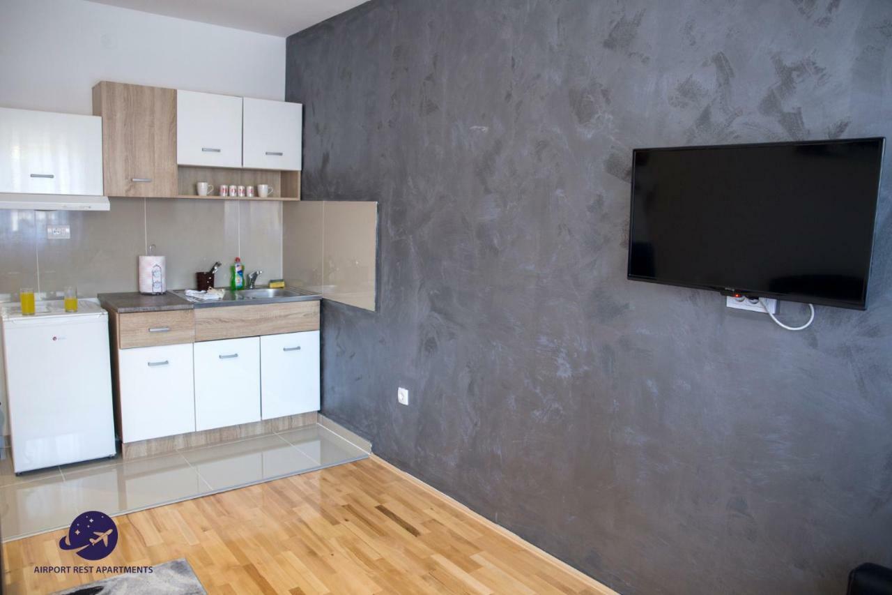 Airport Rest Apartments Belgrado Exterior foto